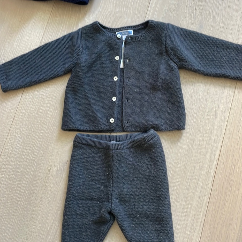 Worn once! Beautiful set for baby boy or girl. Thick knitted.